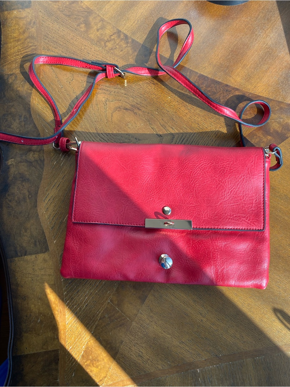 Red Women's Crossbody Bag - Classic Everyday Style
